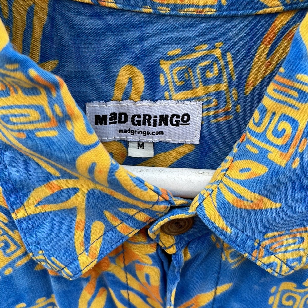 Mens blue and gold Mad Gringo beach shirt, size Medium
